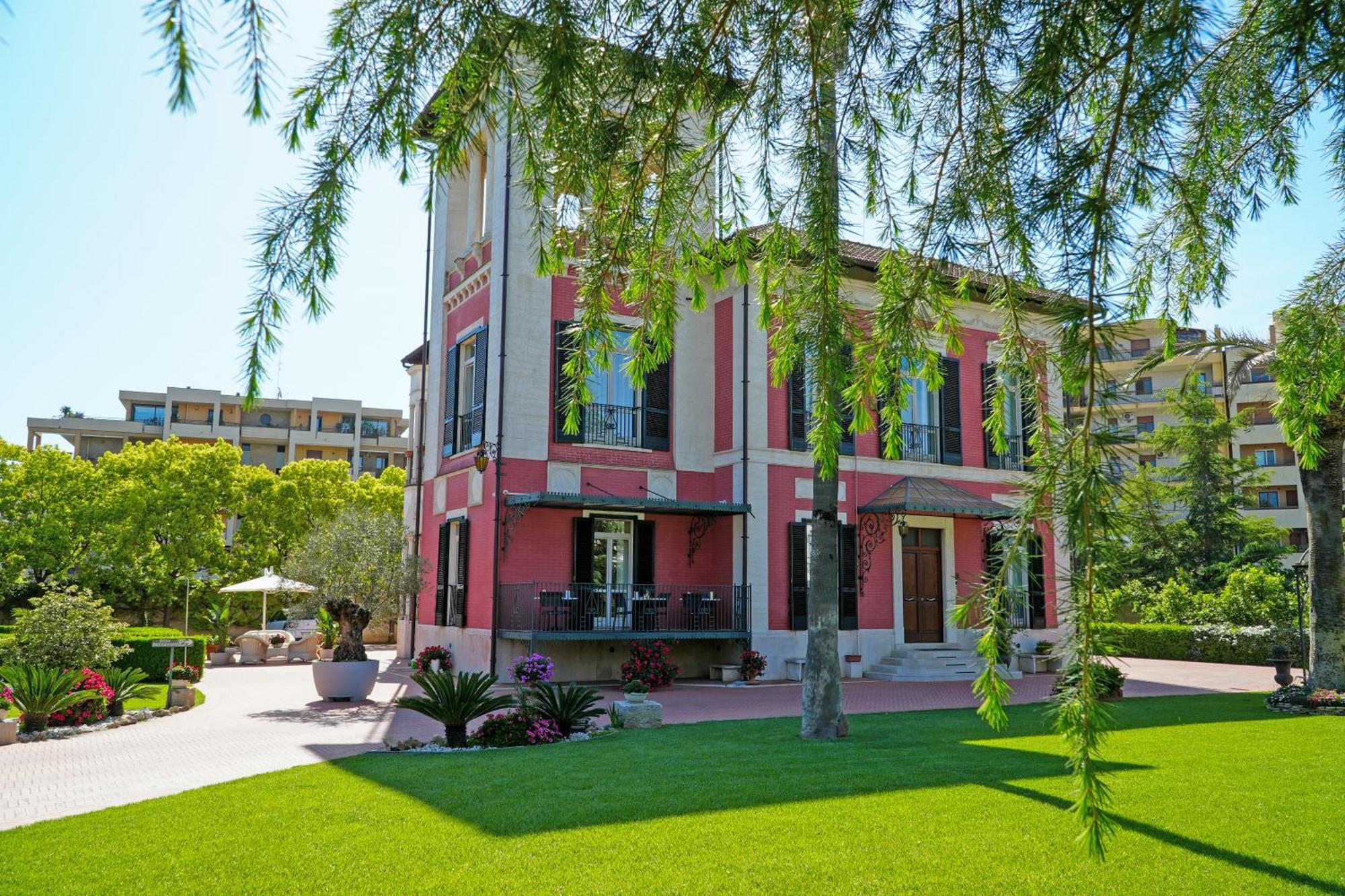 צ'ריניולה Villa Pallotta Luxury B&B מראה חיצוני תמונה