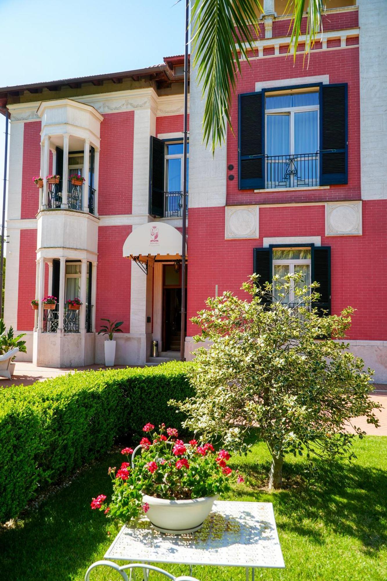 צ'ריניולה Villa Pallotta Luxury B&B מראה חיצוני תמונה